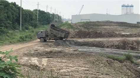 长江边违法倾倒数万吨污泥 泰兴市两年未整改 问题变本加厉-国际环保在线
