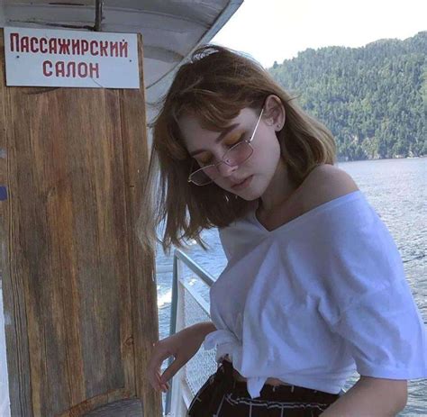 甜美女生画欧美头像图片