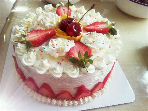 草莓生日蛋糕的做法_菜谱_豆果美食