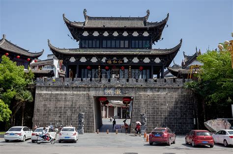 安徽歙县最有名气的景区，中国牌坊之乡，因收100元门票备受争议