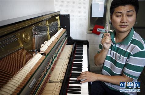 西安唯一盲人钢琴调律师 考雅思想要去美国深造|盲人|刘佳明|钢琴_新浪新闻