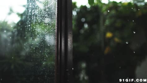 窗外下雨的窗口视图高清摄影大图-千库网