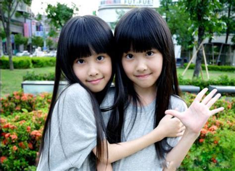 台湾双胞胎姐妹花近照曝光 气质清新甜美__烟台教育网__胶东在线