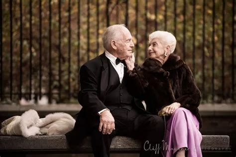 老年女人,酷,公园,水平画幅,古老的,户外,男性,100岁以上,摆餐具,成年的摄影素材,汇图网www.huitu.com