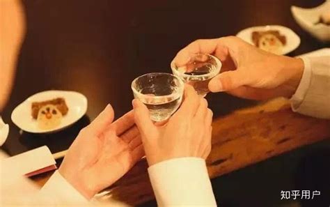 美酒课堂：了解葡萄酒的敬酒礼仪【酒文化】_风尚网|FengSung.com