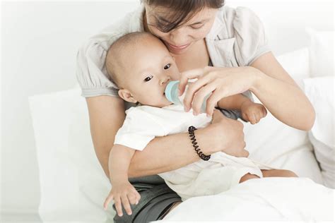 母乳喂养 | 如何知道宝宝含接姿势是否正确? 如何知道宝宝是否吃饱了?