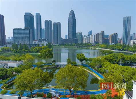 武汉城市地标白天地标菱角湖俯拍摄影图配图高清摄影大图-千库网