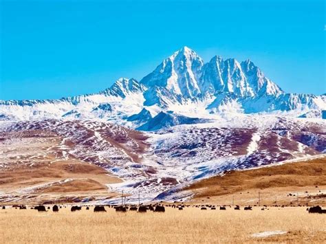 四川甘孜：雪山下的村庄-人民图片网