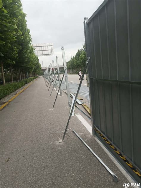 上海建筑工地用 PVC施工围挡墙 公路临时隔离施工围栏 塑钢围挡-阿里巴巴
