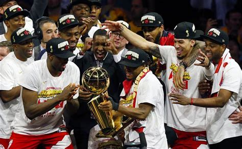 NBA历史最幸运的5次夺冠：06年马刺上榜，榜首总冠军相当于白给