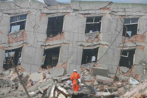 土耳其两次强震已造成超6200座建筑倒塌，近5000人遇难_地震_废墟_时间