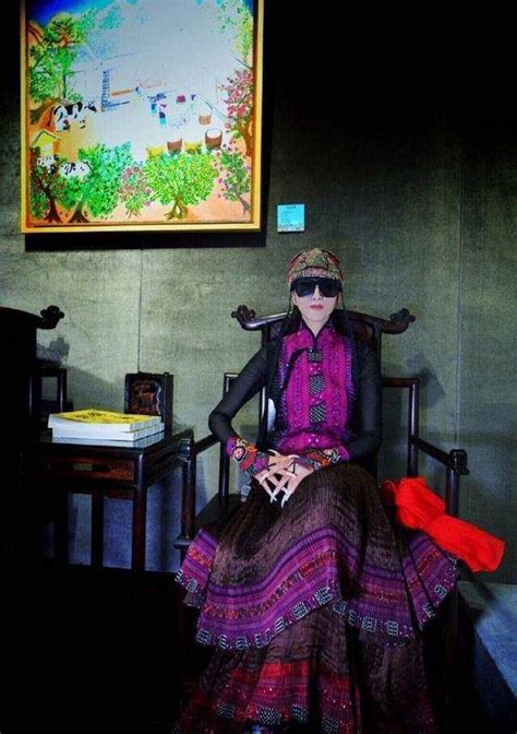 58岁的杨丽萍生活中是个不折不扣的时尚达人，年轻的时候很惊艳！_时尚_腾讯网