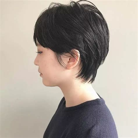 温柔齐耳短发女生头像