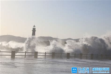 风大浪急！受台风“南玛都”影响下的威海海岸巨浪翻滚-威海新闻网,威海日报,威海晚报,威海短视频