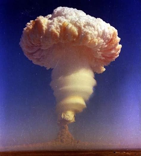 人类有史以来最大威力的炸弹“沙皇氢弹”威力有多大？|爆炸|氢弹|沙皇_新浪新闻