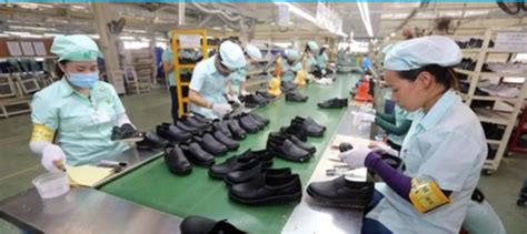 【武职培训】鞋面与箱包生产技术管理培训班学员赴企业取经问道