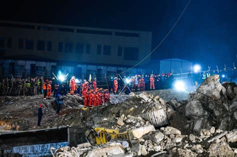 贵州毕节一施工工地支架垮塌致9人被困 已救出7人_手机新浪网