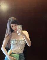 有颜有身材美女穿个性衣服的真人照片图片集