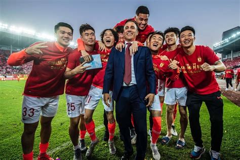 广州恒大对中国足球的三大贡献，如果解散我们应该送上掌声！|亚冠|广州恒大|中国足球_新浪新闻