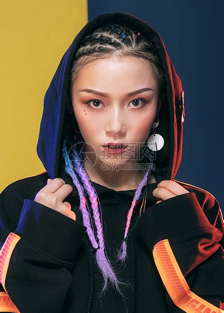 街舞妆容甜美女生头像