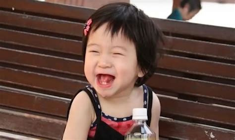 21个月男婴得"天使综合征" 会笑不会说不会爬_首页社会_新闻中心_长江网_cjn.cn