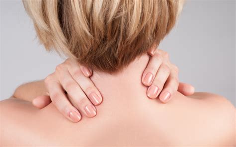 背部筋膜炎疼痛位置图，身体背部各部位疼痛对比图。_花胶养生之家