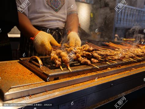 新疆街头美食烤羊肉串,小吃美食,食品餐饮,摄影素材,汇图网www.huitu.com
