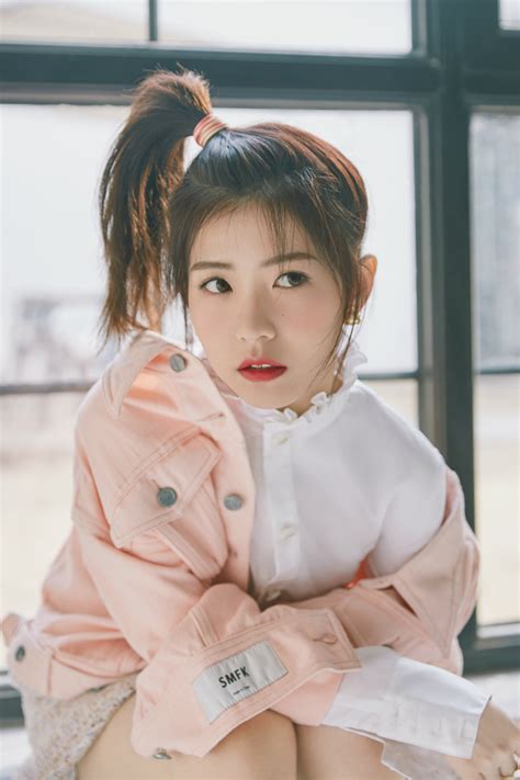 赖美云图片