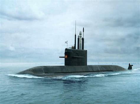 俄第四代677型“拉达”级新型柴电潜艇“大卢基”号下水__凤凰网