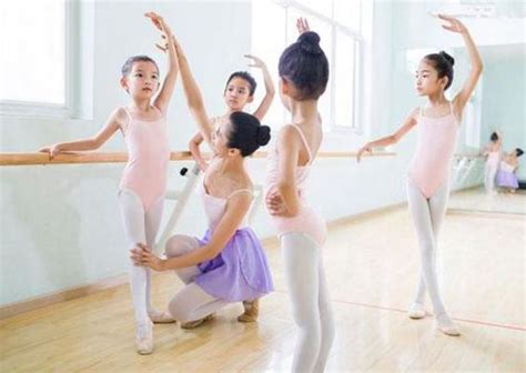 4岁女孩参加舞蹈培训班 回家练习时突然截瘫(图) - 青岛新闻网