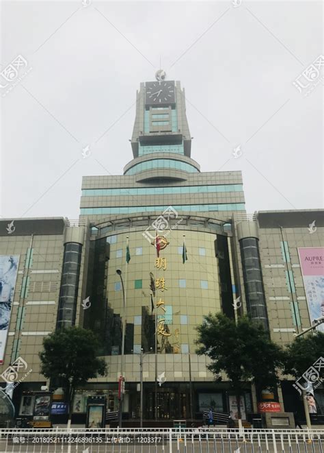 上海: 从东方明珠塔俯视城市全景！