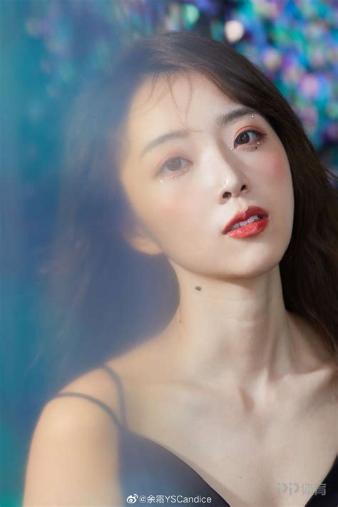 主持妆容甜美女生头像