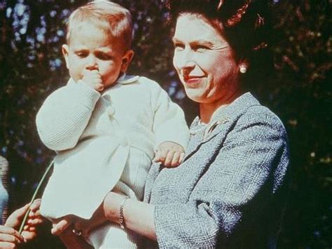 英国女王生了九个孩子，子孙遍布欧洲，她内心最痛恨的却是生育|阿尔伯特|女王|怀孕_新浪新闻