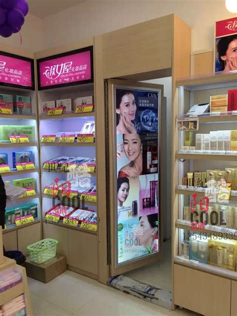 美妆化妆品店灯箱门展示柜日化店柜子美容护肤品展柜货柜货架定做-阿里巴巴