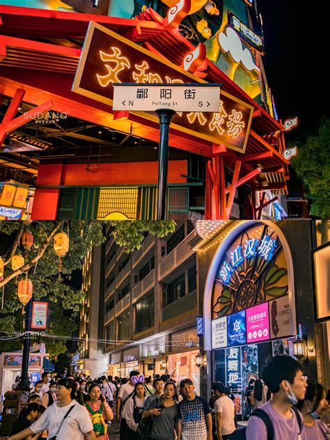 武汉三大地铁商业街开街 出地铁口就能吃饭逛街购物_荆楚网