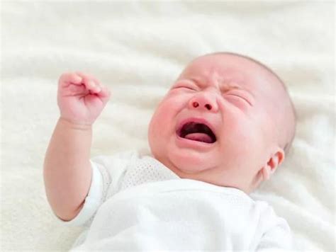 宝宝呕吐是怎么回事（宝宝呕吐都是由哪些原因引起的呢？家长应该怎么做呢？） | 说明书网
