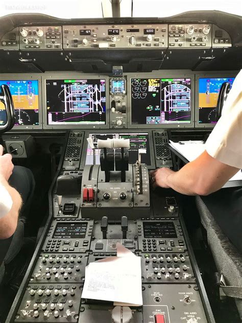 首架选配触屏驾驶舱显示的A350交付 东航成首家用户 - 民用航空网