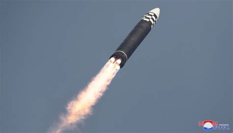 韩军：朝鲜再次试射“火星-17”洲际弹道导弹_手机新浪网