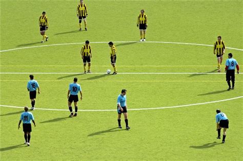 如何拍摄足球比赛(3)_技法学院-蜂鸟网