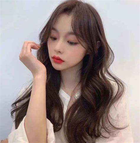 甜美女生温柔卷发头像