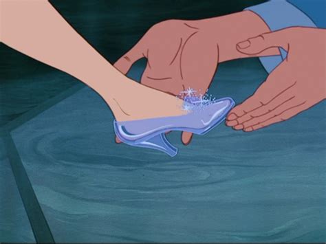 photoshop手绘浪漫的灰姑娘水晶鞋，梦幻童话水晶鞋子。_PS爱好者教程网