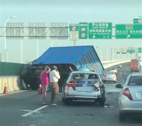 高速公路隧道车辆追尾，危化品泄漏，广州演练应急处置