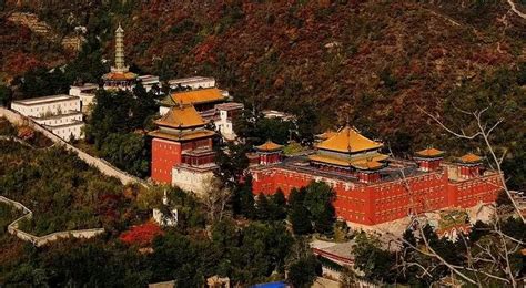 外八庙是河北承德避暑山庄东北部八座藏传佛教寺庙的总称