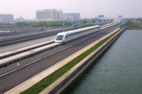 上海开通的磁悬浮列车的时速是多少千米