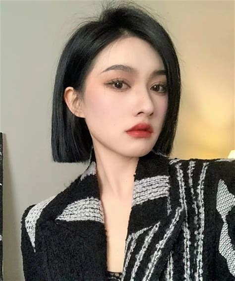 温柔清冷女生短发头像