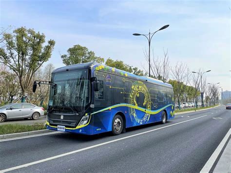 公交车车体广告 | 户外媒体 | 产品中心 | 上海快司科技有限公司