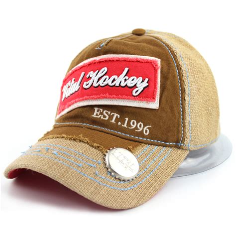 和兴帽子厂定制各种款式的帽子，常年给许多东莞帽子公司定制棒球帽，广告帽