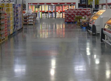 大型超市首选地面装饰---致密钢化地坪,有了它让你一劳永逸