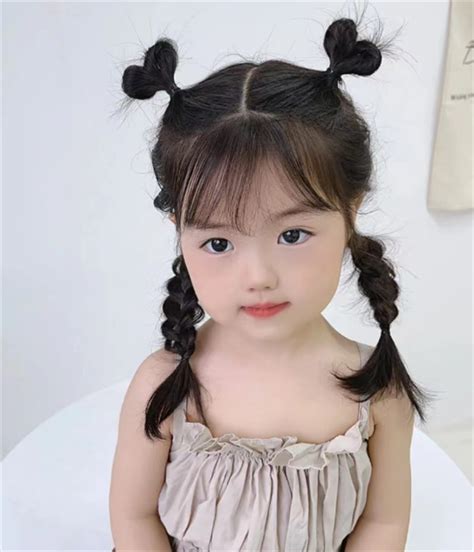 甜美女生拍照小辫子头像