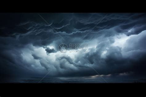 暴雨来临前的斗城 天空上演“乌云压城”-高清图集-四川站